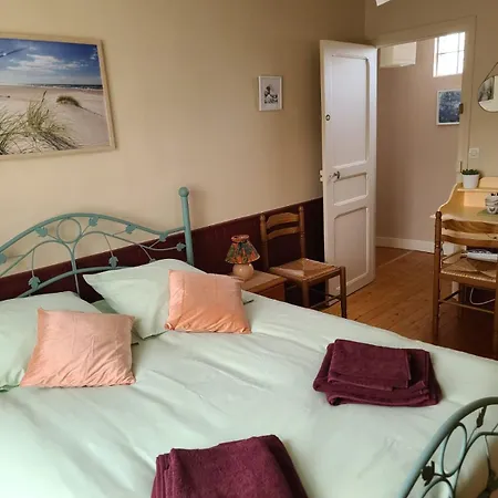 D'hôtes Les Glycines Et Petit Déjeuner 3*